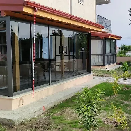 Case de vacanță Oenue Acik Bahceli, Muestakil